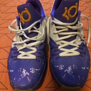 Nike KDs 7y purple and white